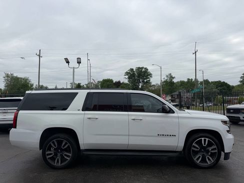 Used 2018 Chevrolet Suburban LT RWD image 4