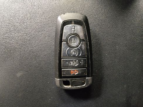 Used 2017 Ford Edge Titanium w/ Technology Package image 32