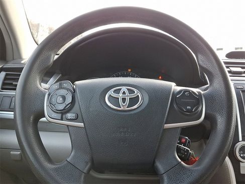 Used 2013 Toyota Camry LE image 22