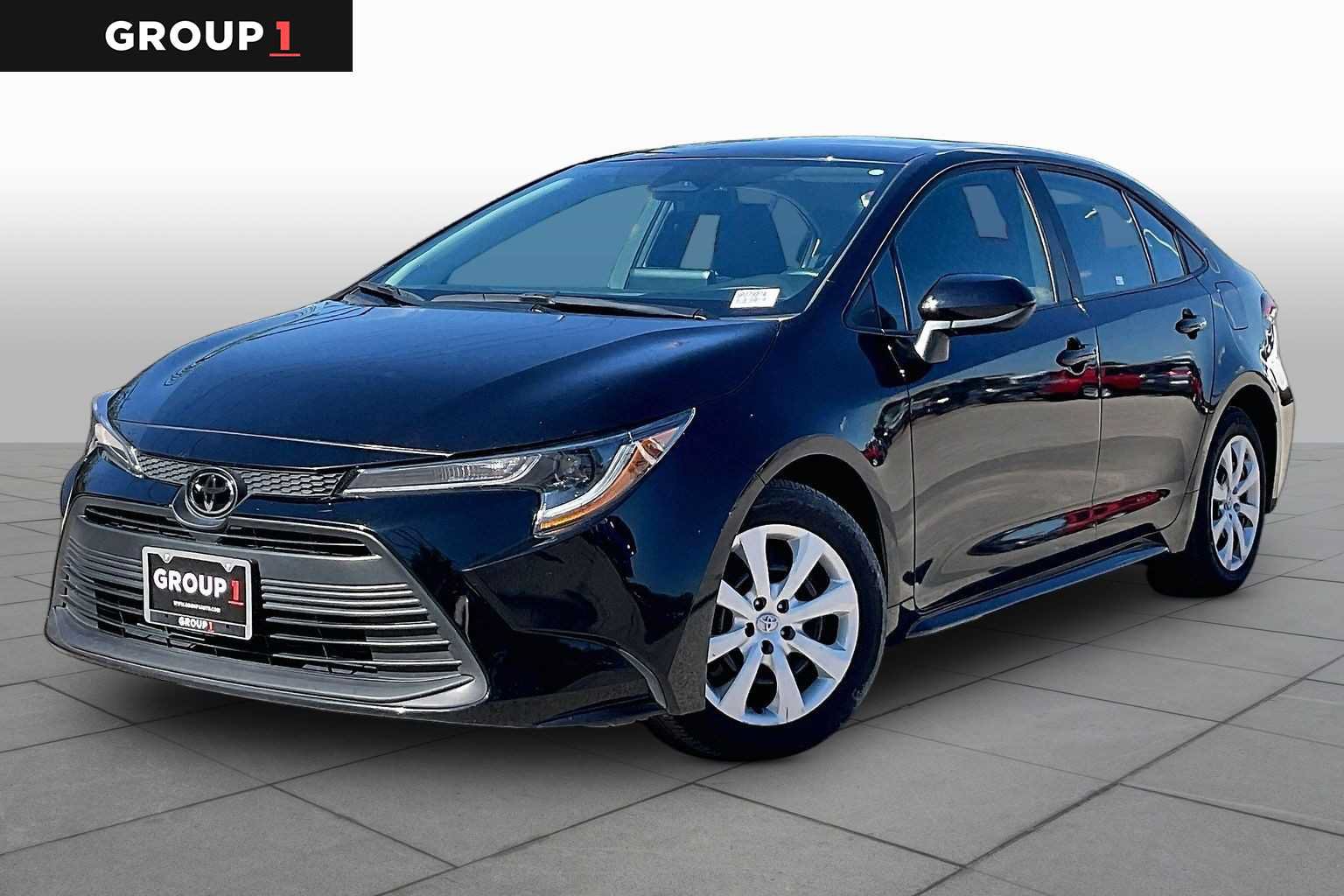 Used 2025 Toyota Corolla LE FWD image 1