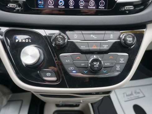 Used 2018 Chrysler Pacifica Touring-L w/ Premium Audio Group image 15