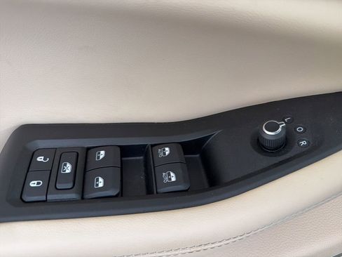 Used 2023 Jeep Grand Cherokee 4WD 4xe w/ Luxury Tech Group II image 15