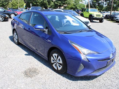 Used 2017 Toyota Prius Two FWD image 4