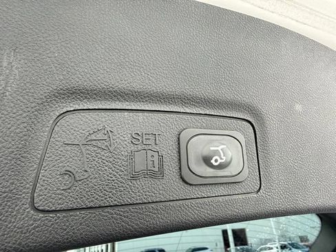 Used 2019 Lincoln MKC Reserve w/ MKC Climate Package AWD/4WD image 8