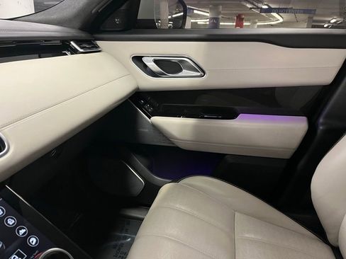 Used 2018 Land Rover Range Rover Velar R-Dynamic HSE image 29