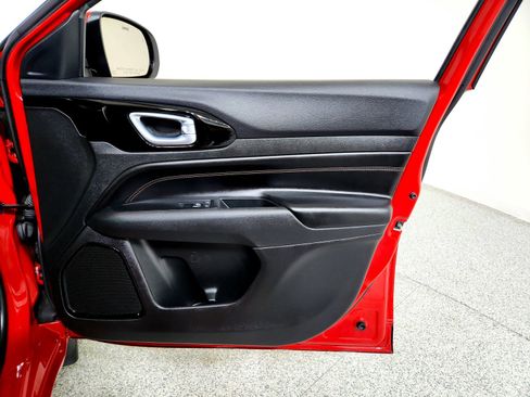 Used 2022 Jeep Compass Limited image 21