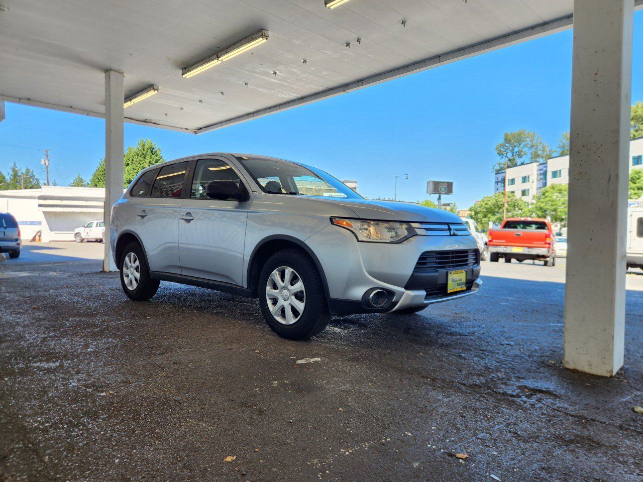 Used 2015 Mitsubishi Outlander ES FWD image 7
