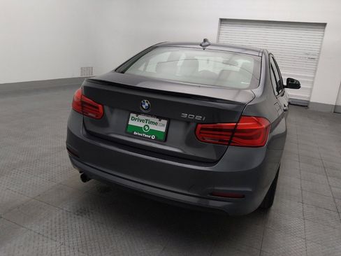 Used 2018 BMW 320i Sedan RWD image 7