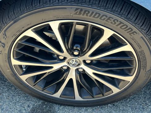 Used 2019 Toyota Camry SE w/ Convenience Package FWD image 10