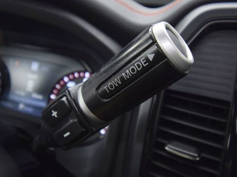 Used 2020 Nissan Titan PRO-4X w/ Pro-4x Convenience Package image 27