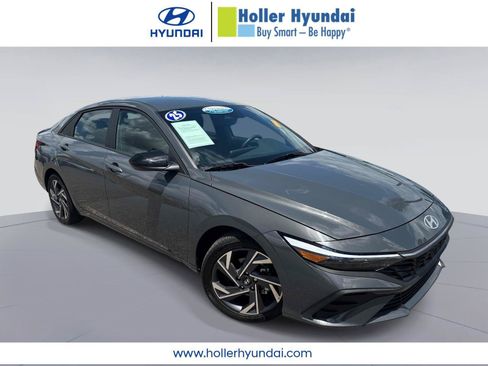 Certified 2025 Hyundai Elantra Sport FWD image 1