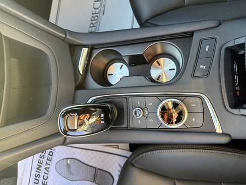 Used 2025 Cadillac XT6 Premium Luxury image 21