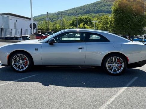 Used 2024 Dodge Charger Daytona Scat Pack w/ Plus Group AWD/4WD image 12
