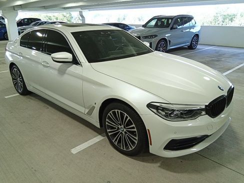 Used 2019 BMW 530e xDrive w/ Convenience Package AWD/4WD image 3