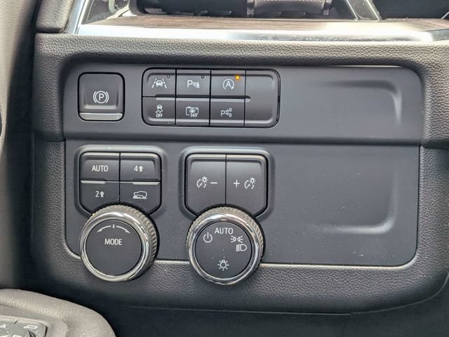 Used 2025 Chevrolet Suburban LS AWD/4WD image 22