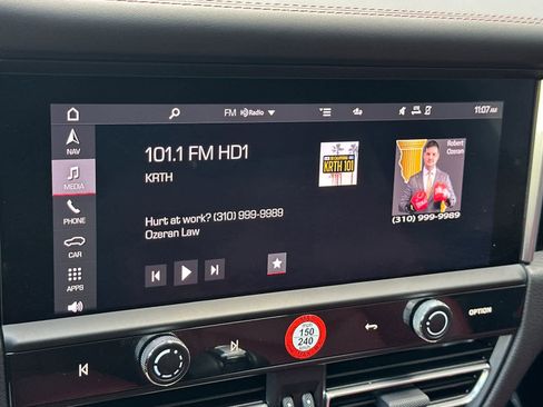 Certified 2025 Porsche Macan image 22