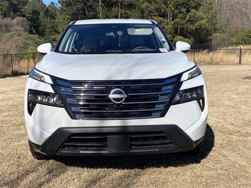 Used 2024 Nissan Rogue SV image 12