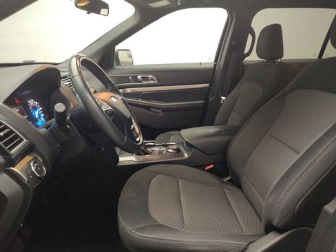 Used 2019 Ford Explorer XLT AWD/4WD image 17