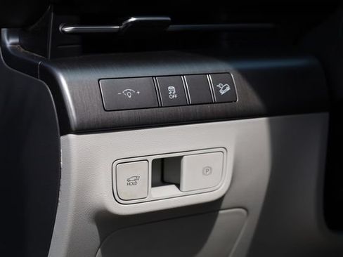 Used 2024 Hyundai Kona Limited FWD image 11