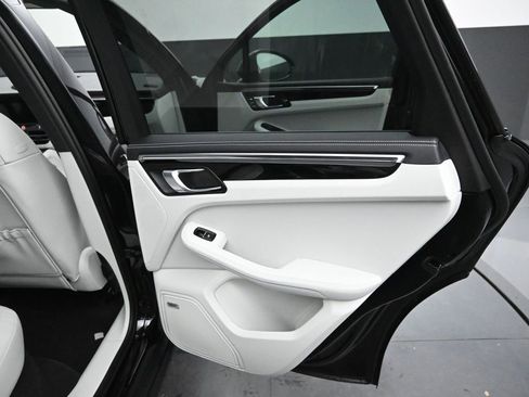 New 2025 Porsche Macan image 14