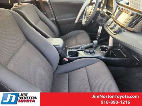 Used 2018 Toyota RAV4 LE image 15