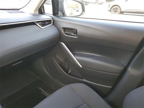 Used 2025 Toyota Corolla Cross LE image 10