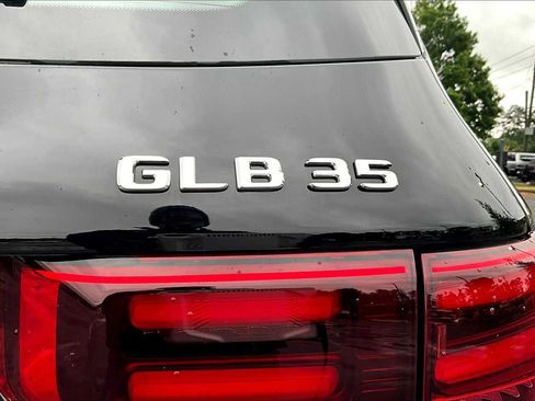 Used 2025 Mercedes-Benz GLB 35 AMG 4MATIC image 15