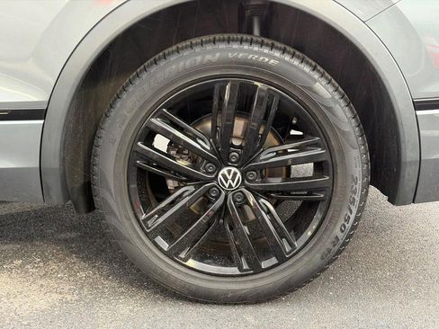 Used 2022 Volkswagen Tiguan SE R-Line AWD/4WD image 9