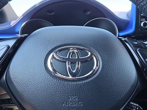 Used 2021 Toyota C-HR XLE FWD image 5