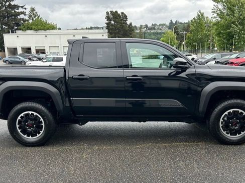 Certified 2025 Toyota Tacoma TRD Off-Road AWD/4WD image 4