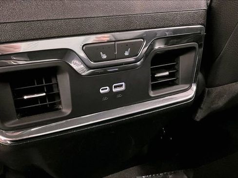 Used 2024 GMC Sierra 3500 Denali w/ Denali Reserve Package AWD/4WD image 33