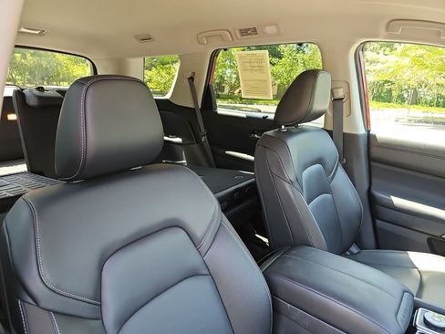 Used 2024 Nissan Pathfinder SL AWD/4WD image 11