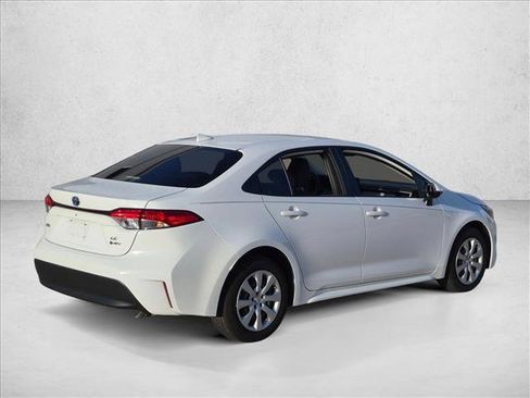 Used 2025 Toyota Corolla LE FWD image 5
