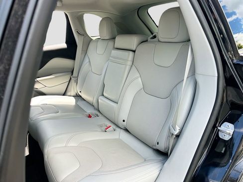 Used 2019 Jeep Cherokee Limited FWD image 24