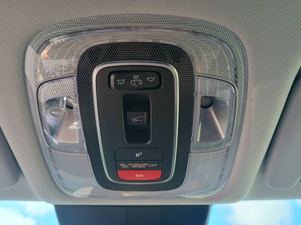 Used 2025 Hyundai Kona Limited FWD image 33