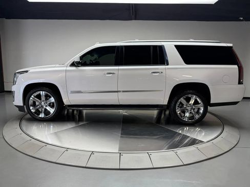 Used 2017 Cadillac Escalade ESV Premium Luxury AWD/4WD image 4