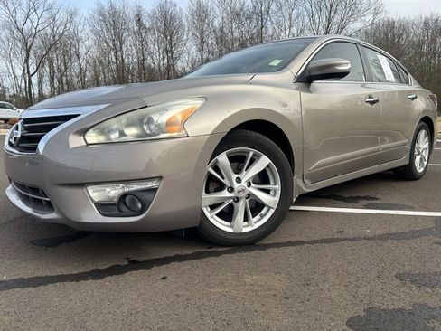Used 2014 Nissan Altima 2.5 SV w/ Convenience Package image 11