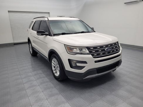 Used 2016 Ford Explorer XLT w/ Equipment Group 201A FWD image 13