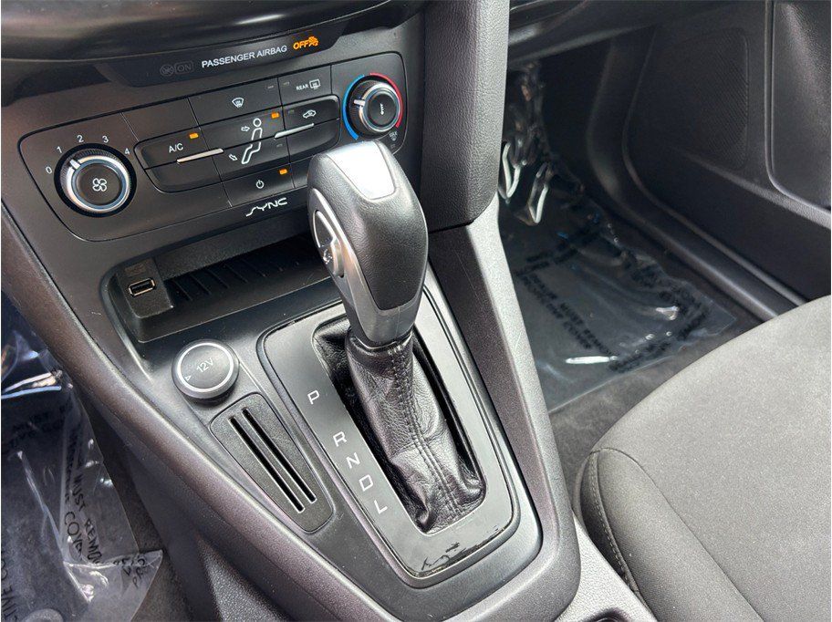 Used 2015 Ford Focus SE FWD image 26