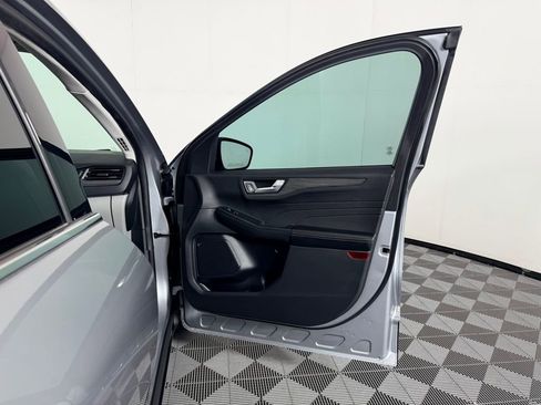 Used 2023 Ford Escape Platinum w/ Premium Technology Package image 36