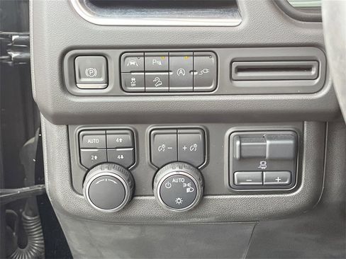 Used 2021 Chevrolet Tahoe Z71 w/ Z71 Signature Package image 8