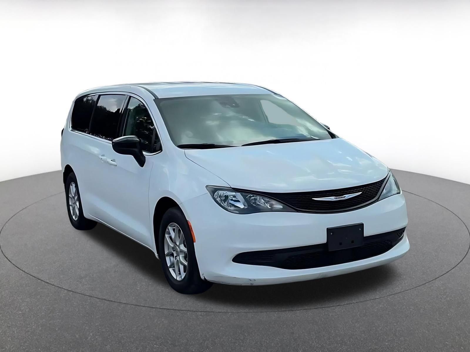 Used 2024 Chrysler Voyager LX FWD image 3