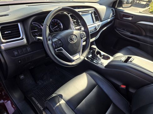 Used 2018 Toyota Highlander XLE image 10