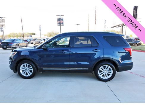 Used 2017 Ford Explorer XLT w/ Equipment Group 201A image 5