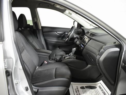 Used 2018 Nissan Rogue SV image 34