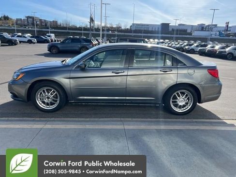 Used 2012 Chrysler 200 Touring image 4