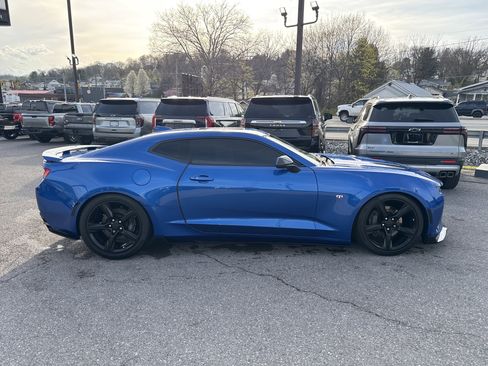 Used 2017 Chevrolet Camaro SS image 2