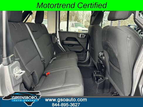 Used 2019 Jeep Wrangler Unlimited Sahara AWD/4WD image 20