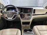 Used 2019 Toyota Sienna XLE image 3