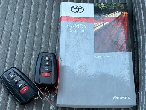 Used 2018 Toyota Camry SE w/ Moonroof Package FWD image 11